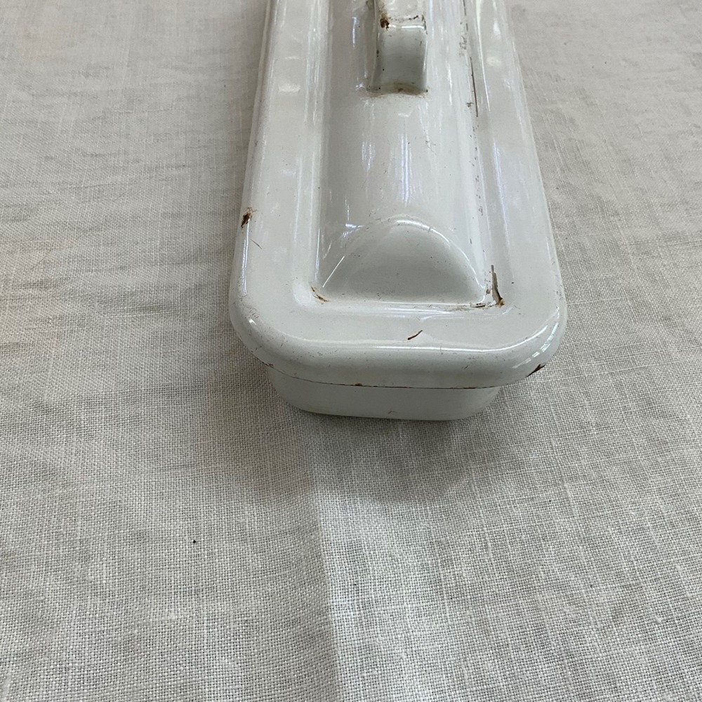 Vintage White Enamelware Lidded Medical Instrument Rustic Storage Container - Picture 4 of 8